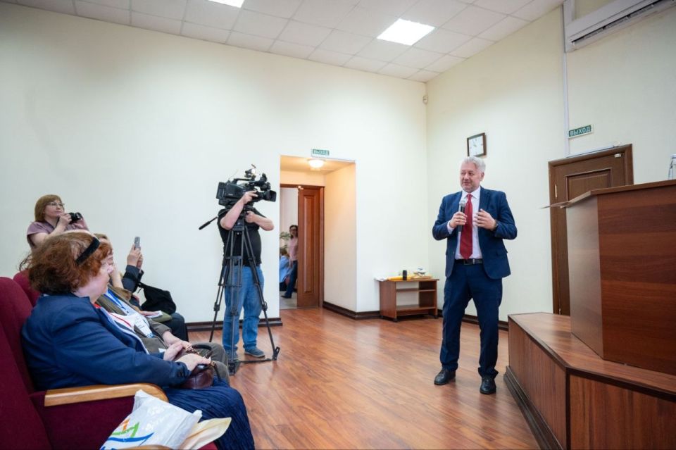 Сегодня принял участие в открытии III Всероссийского краеведческого форума в научном центре Сибирского отделения Российской академии наук (СО РАН) Сегодня принял участие в открытии III Всероссийского краеведческого форума в научном центре Сибирского отделения Российской академии наук (СО РАН)