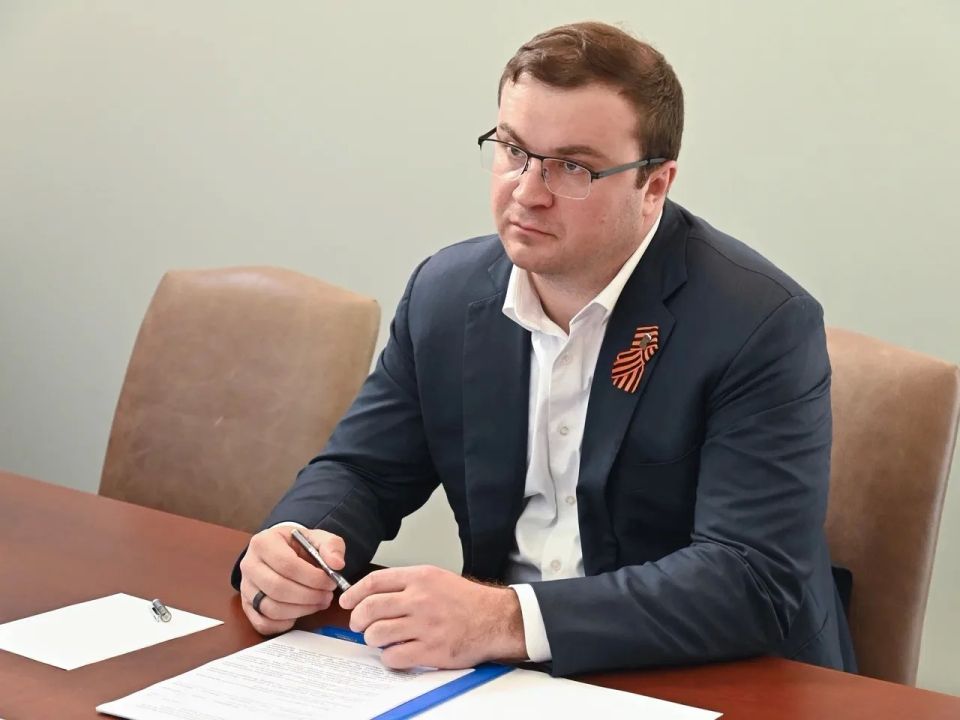 Виталий Хоценко: Провели рабочую встречу с Министром просвещения России Сергеем Сергеевичем Кравцовым, который сегодня работает в Омске Виталий Хоценко: Провели рабочую встречу с Министром просвещения России Сергеем Сергеевичем Кравцовым, который сегодня работает в Омске