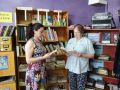 Сотрудники комплексного центра Называевского района сопроводили людей старшего поколения в библиотеку