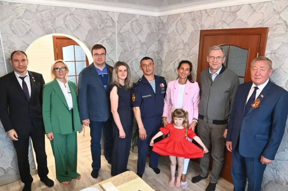 Виталий Хоценко: В Павлоградке навестили семью нашего ветерана СВО Игоря Николаевича Радченко, который на фронте выполнял важнейшую задачу - служил медиком в штурмовой роте Виталий Хоценко: В Павлоградке навестили семью нашего ветерана СВО Игоря Николаевича Радченко, который на фронте выполнял важнейшую задачу - служил медиком в штурмовой роте