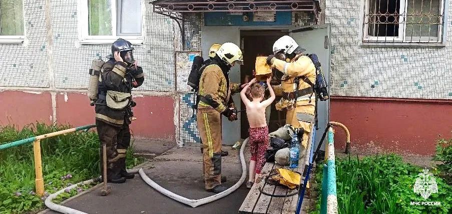 #пожарызасутки. 28 мая в 15:28 В Омске на Фугенфирова пожарные спасли 15 человек #пожарызасутки. 28 мая в 15:28 В Омске на Фугенфирова пожарные спасли 15 человек