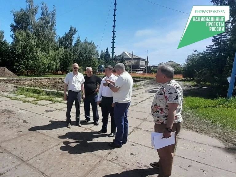 На площади у КДЦ «Иртыш» начаты демонтажные работы
