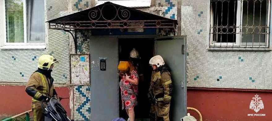 #пожарызасутки. 28 мая в 15:28 В Омске на Фугенфирова пожарные спасли 15 человек #пожарызасутки. 28 мая в 15:28 В Омске на Фугенфирова пожарные спасли 15 человек