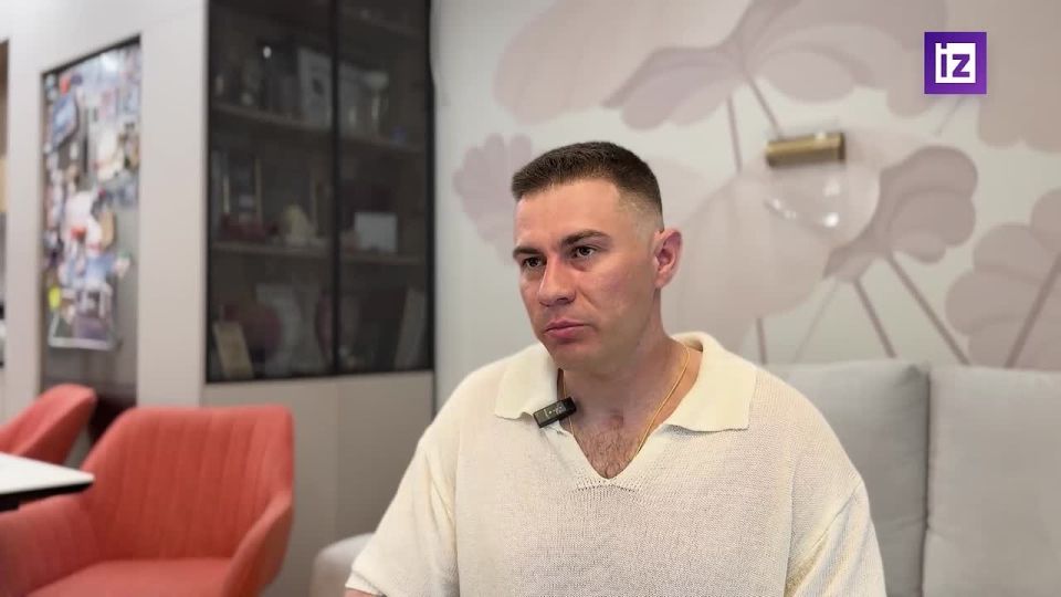 "Я понимал, что должен не только подняться, но и вернуться домой живым": российский параальпинист Рустам Набиев, взошедший на Эверест на одних руках, рассказал "Известиям" о самом опасном участке маршрута и страхе высоты
