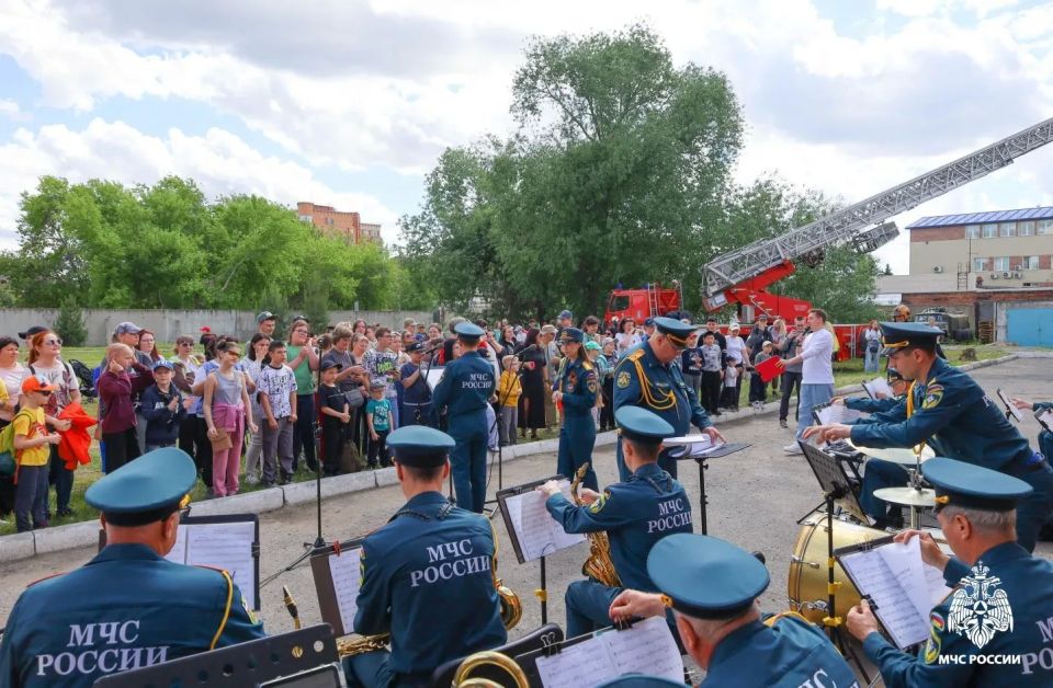 Путешествие в мир пожарной безопасности: незабываемые приключения для детей Путешествие в мир пожарной безопасности: незабываемые приключения для детей