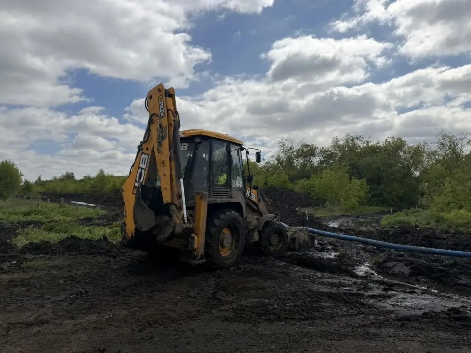 В Осташково продолжают отводить воду