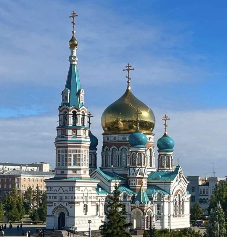 Дорогие земляки! Искренне поздравляю вас с праздником Святой Троицы!