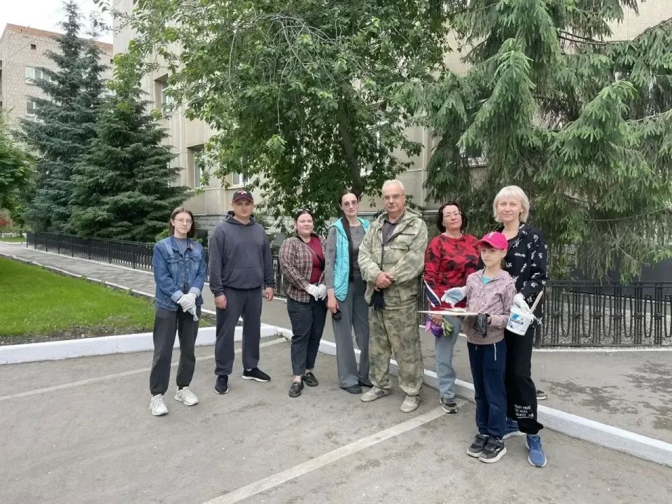 Сотрудники министерства приняли участие в очередном субботнике Сотрудники министерства приняли участие в очередном субботнике
