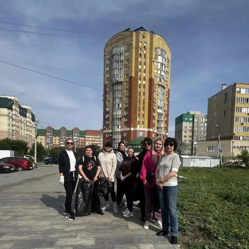 Сотрудники министерства приняли участие в очередном субботнике Сотрудники министерства приняли участие в очередном субботнике