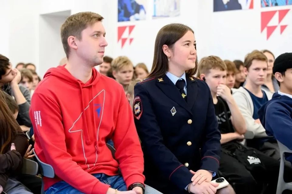 Сегодня особенный день. Поздравляем с Днём образования подразделений по делам несовершеннолетних и центров временного содержания для несовершеннолетних правонарушителей в системе органов внутренних дел! Высокий... Сегодня особенный день. Поздравляем с Днём образования подразделений по делам несовершеннолетних и центров временного содержания для несовершеннолетних правонарушителей в системе органов внутренних дел! Высокий...