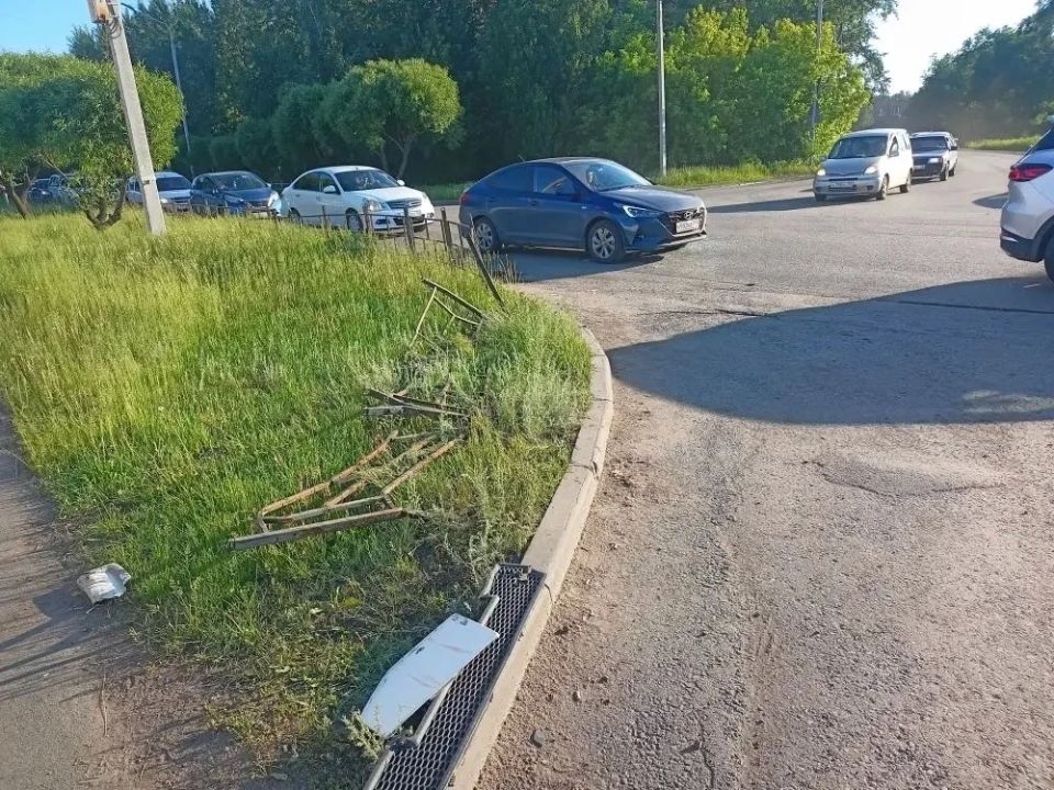 Сегодня в 17:30 часов в Госавтоинспекцию поступило сообщение о ДТП с участием пассажирского автобуса Сегодня в 17:30 часов в Госавтоинспекцию поступило сообщение о ДТП с участием пассажирского автобуса