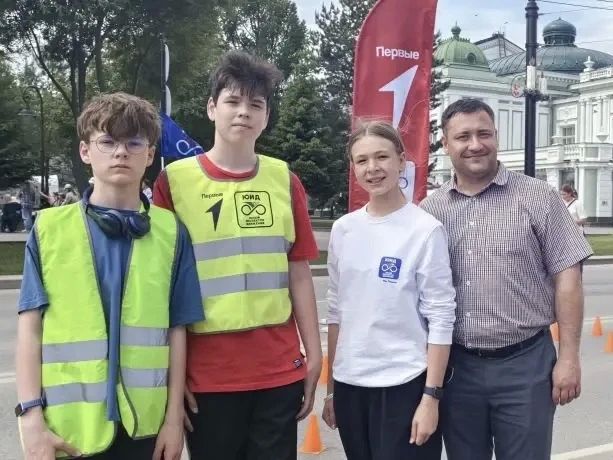 В Омске в рамках работы школы «Безопасность в движении» прошли мастер-классы, направленные на формирование культуры безопасного поведения на дорогах среди детей В Омске в рамках работы школы «Безопасность в движении» прошли мастер-классы, направленные на формирование культуры безопасного поведения на дорогах среди детей