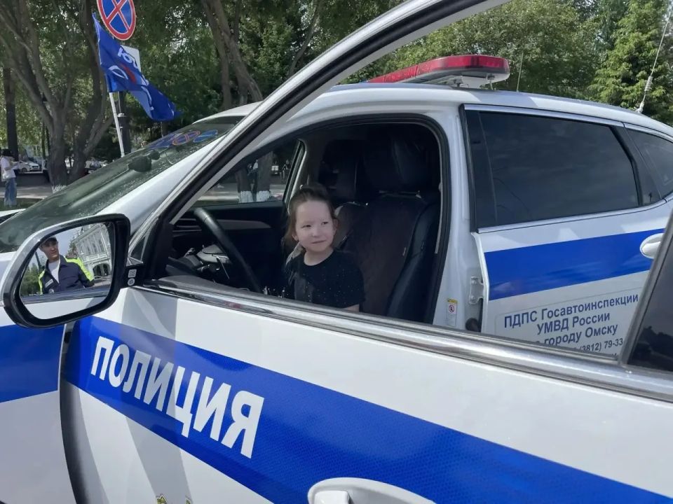 В Омске в рамках работы школы «Безопасность в движении» прошли мастер-классы, направленные на формирование культуры безопасного поведения на дорогах среди детей В Омске в рамках работы школы «Безопасность в движении» прошли мастер-классы, направленные на формирование культуры безопасного поведения на дорогах среди детей