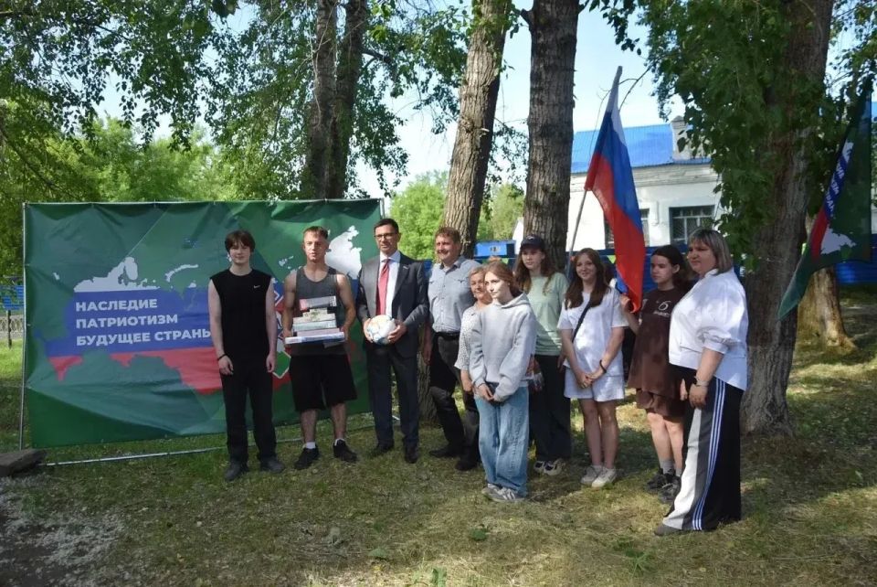 Игорь Антропенко оценил обновлённые объекты в Большеуковском районе Игорь Антропенко оценил обновлённые объекты в Большеуковском районе