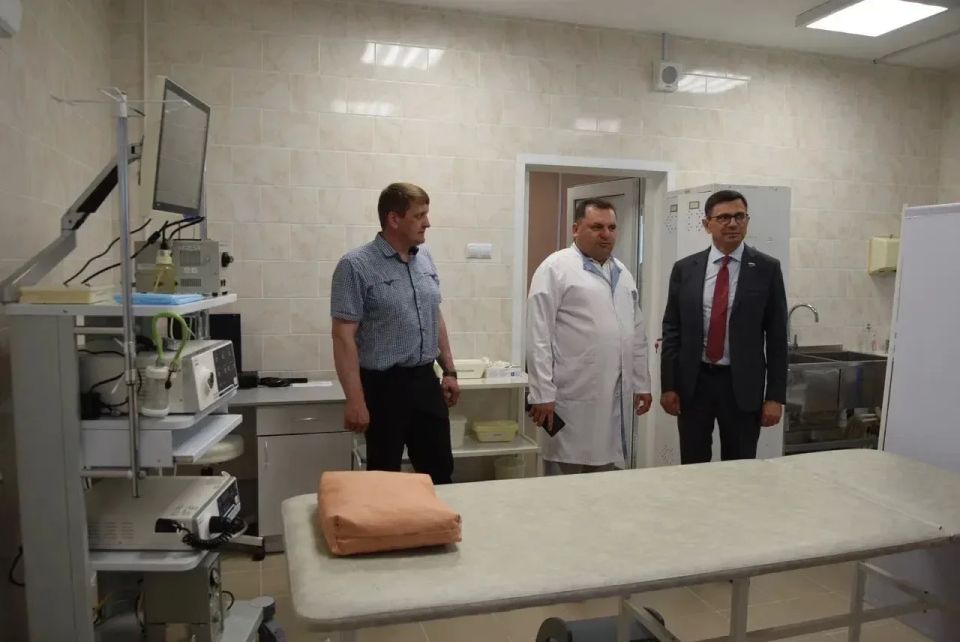 Игорь Антропенко оценил обновлённые объекты в Большеуковском районе Игорь Антропенко оценил обновлённые объекты в Большеуковском районе