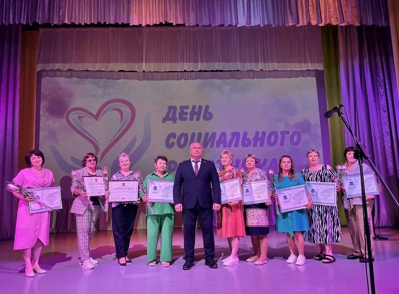 Лучших специалистов социальной сферы наградили в районах Омской области Лучших специалистов социальной сферы наградили в районах Омской области