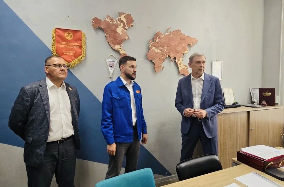 Александр Артемов обсудил со студотрядовцами новый законопроект о поддержке студенческих отрядов и планы развития молодежной организации Александр Артемов обсудил со студотрядовцами новый законопроект о поддержке студенческих отрядов и планы развития молодежной организации