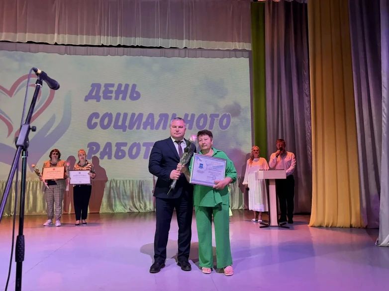 Лучших специалистов социальной сферы наградили в районах Омской области Лучших специалистов социальной сферы наградили в районах Омской области