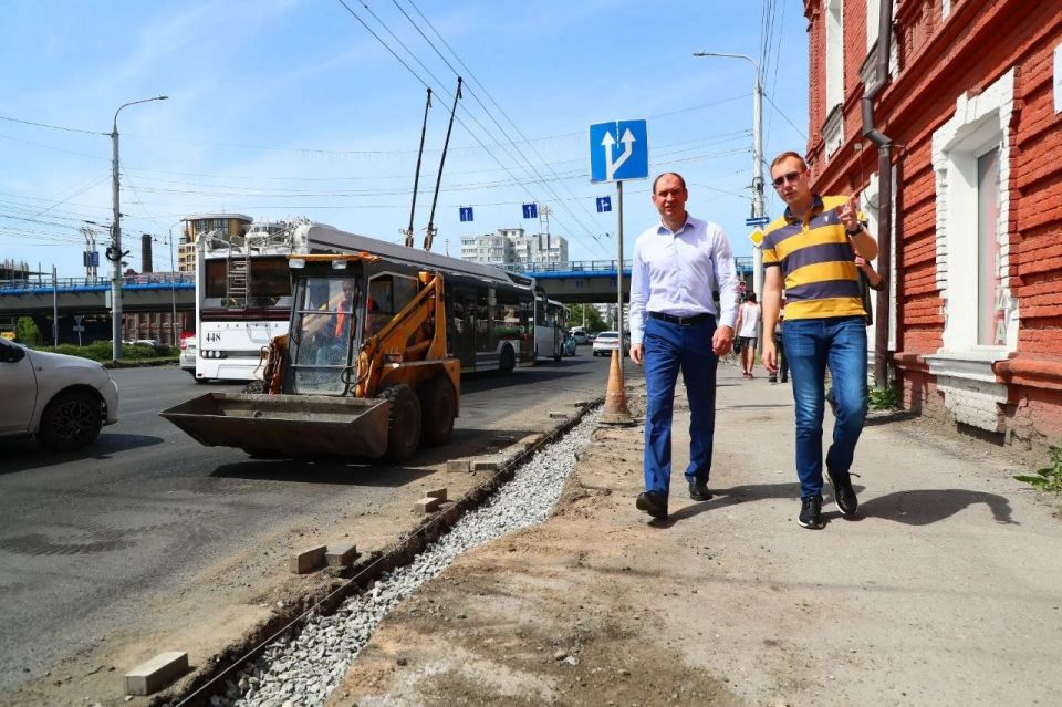 Герой России, сенатор Российской Федерации («Единая Россия») Дмитрий Перминов оценил ход ремонта дороги на улице Красный Путь – одной из ключевых магистралей города Герой России, сенатор Российской Федерации («Единая Россия») Дмитрий Перминов оценил ход ремонта дороги на улице Красный Путь – одной из ключевых магистралей города