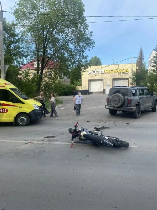 Вчера в 19:00 часов в Госавтоинспекцию поступило сообщение о ДТП с участием питбайка Вчера в 19:00 часов в Госавтоинспекцию поступило сообщение о ДТП с участием питбайка