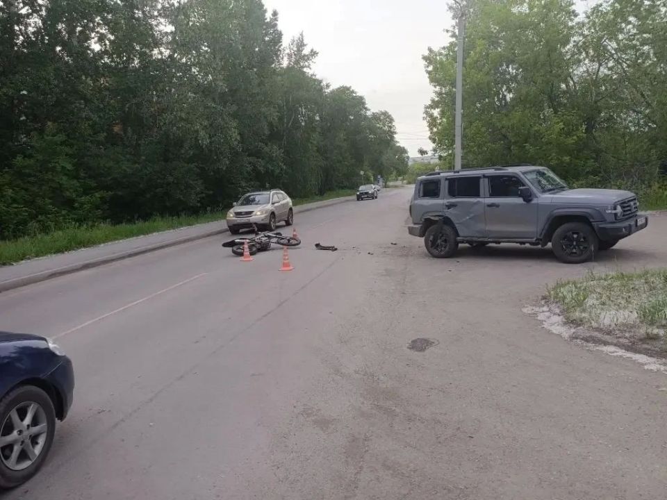 Вчера в 19:00 часов в Госавтоинспекцию поступило сообщение о ДТП с участием питбайка Вчера в 19:00 часов в Госавтоинспекцию поступило сообщение о ДТП с участием питбайка