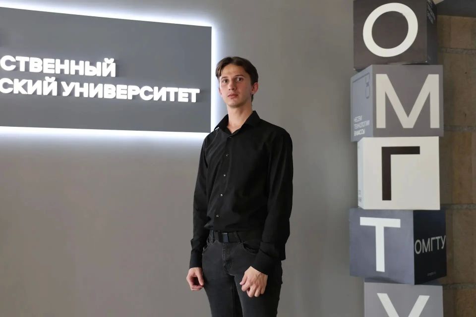 Студент радиотехнического факультета ОмГТУ Денис Вебер — единственный представитель Омской области, прошедший в финал 12го сезона Всероссийского инженерного конкурса, организованного Минобрнауки России