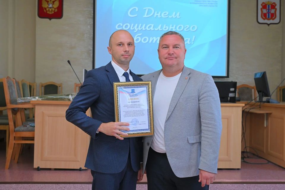 В Минтруде Омской области наградили победителей конкурсов профессионального мастерства среди социальных работников и специалистов сферы социального обслуживания В Минтруде Омской области наградили победителей конкурсов профессионального мастерства среди социальных работников и специалистов сферы социального обслуживания