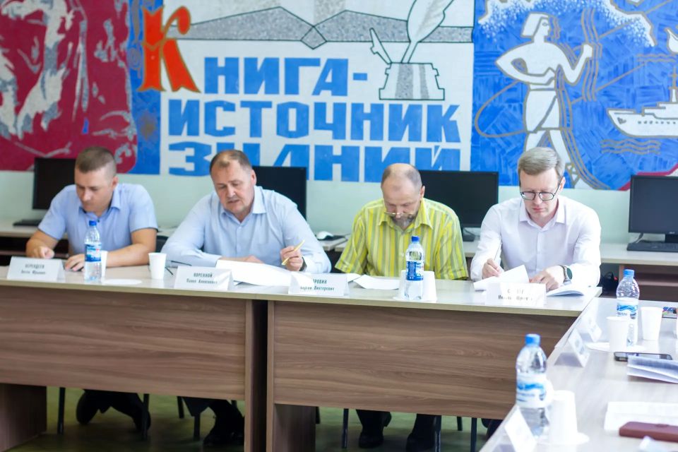 Депутаты посетили Омский промышленно-экономический колледж и ознакомились с подготовкой специалистов нефтеперерабатывающей отрасли Депутаты посетили Омский промышленно-экономический колледж и ознакомились с подготовкой специалистов нефтеперерабатывающей отрасли