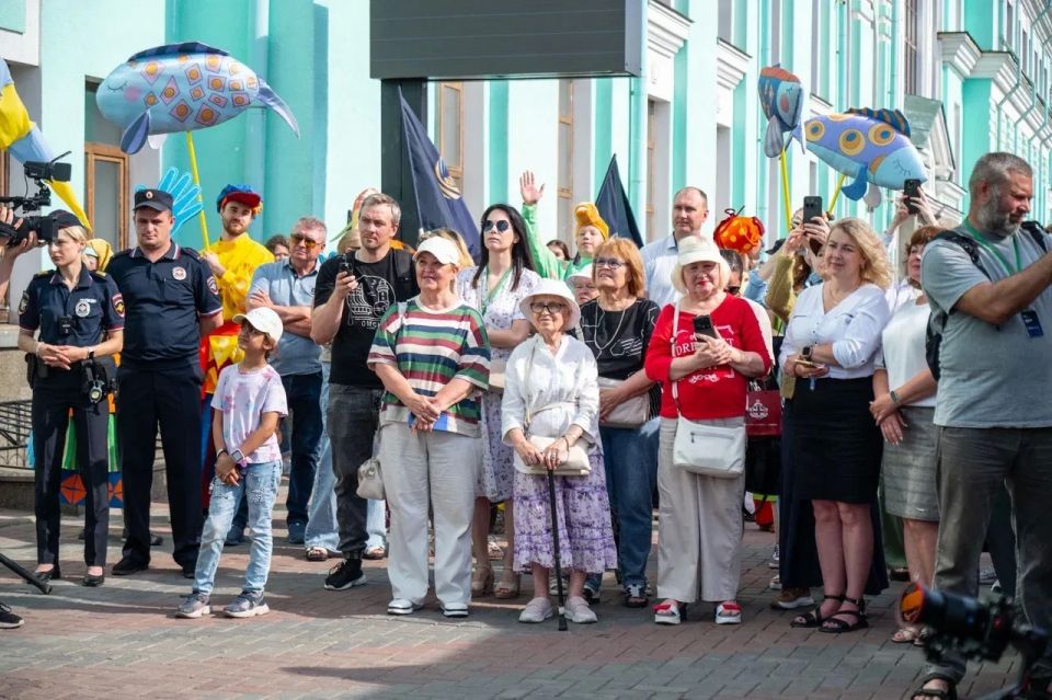 Виталий Хоценко: В Омск - Культурную столицу России, прибыл Театральный поезд, который пробудет у нас 10 и 11 июня Виталий Хоценко: В Омск - Культурную столицу России, прибыл Театральный поезд, который пробудет у нас 10 и 11 июня