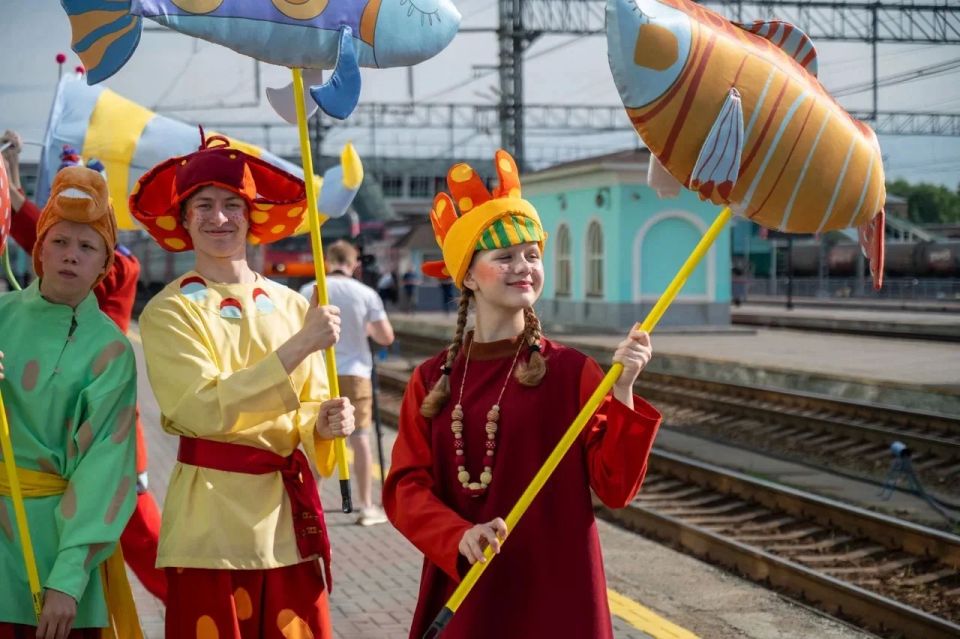 Виталий Хоценко: В Омск - Культурную столицу России, прибыл Театральный поезд, который пробудет у нас 10 и 11 июня Виталий Хоценко: В Омск - Культурную столицу России, прибыл Театральный поезд, который пробудет у нас 10 и 11 июня