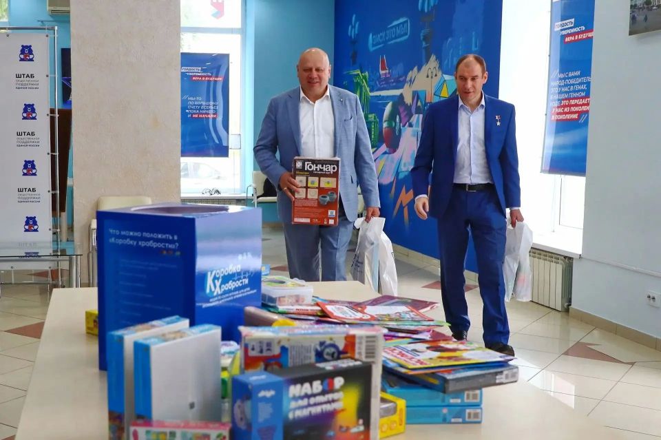 Дмитрий Перминов и Сергей Шелест присоединились к акции «Коробка храбрости» Дмитрий Перминов и Сергей Шелест присоединились к акции «Коробка храбрости»