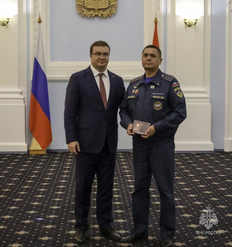 Cотрудникам МЧС России присвоено почётное звание «Заслуженный работник пожарной охраны Омской области» Cотрудникам МЧС России присвоено почётное звание «Заслуженный работник пожарной охраны Омской области»