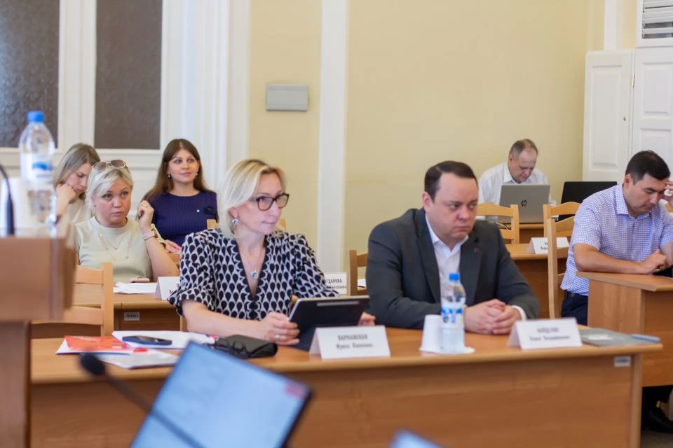 Профильный комитет обсудил вопросы предоставления многодетным семьям мер социальной поддержки Профильный комитет обсудил вопросы предоставления многодетным семьям мер социальной поддержки