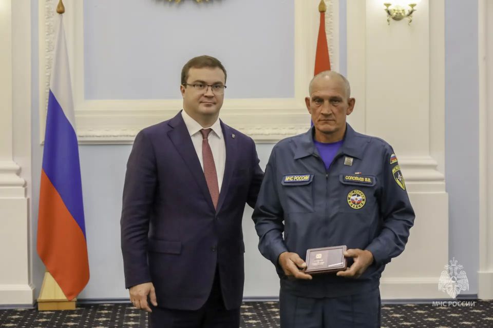 Cотрудникам МЧС России присвоено почётное звание «Заслуженный работник пожарной охраны Омской области» Cотрудникам МЧС России присвоено почётное звание «Заслуженный работник пожарной охраны Омской области»