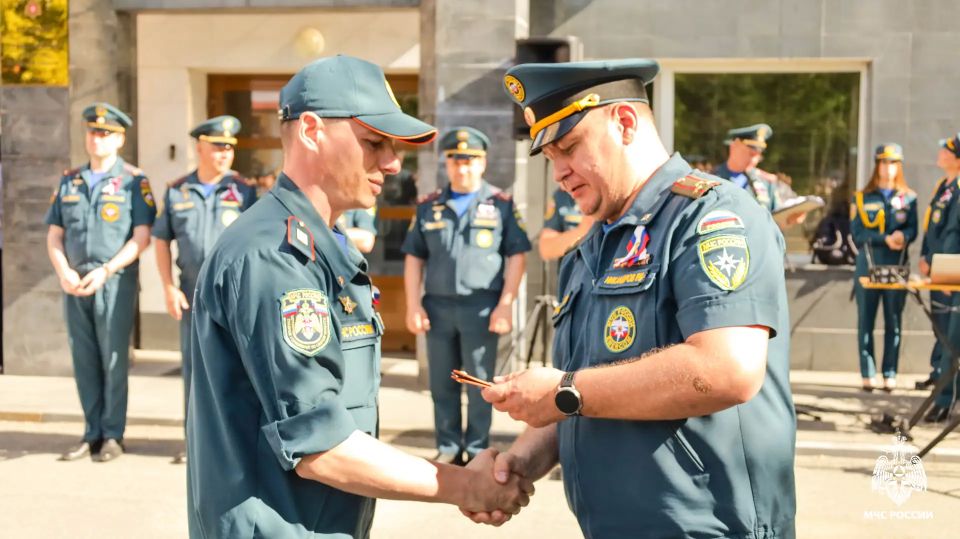 В Главном управлении МЧС России по Омской области отметили День России В Главном управлении МЧС России по Омской области отметили День России