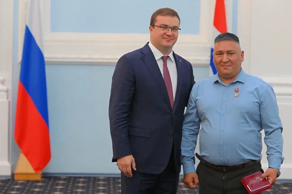 В преддверии Дня России Губернатор Омской области Виталий Хоценко вручил государственные награды многодетным родителям региона В преддверии Дня России Губернатор Омской области Виталий Хоценко вручил государственные награды многодетным родителям региона