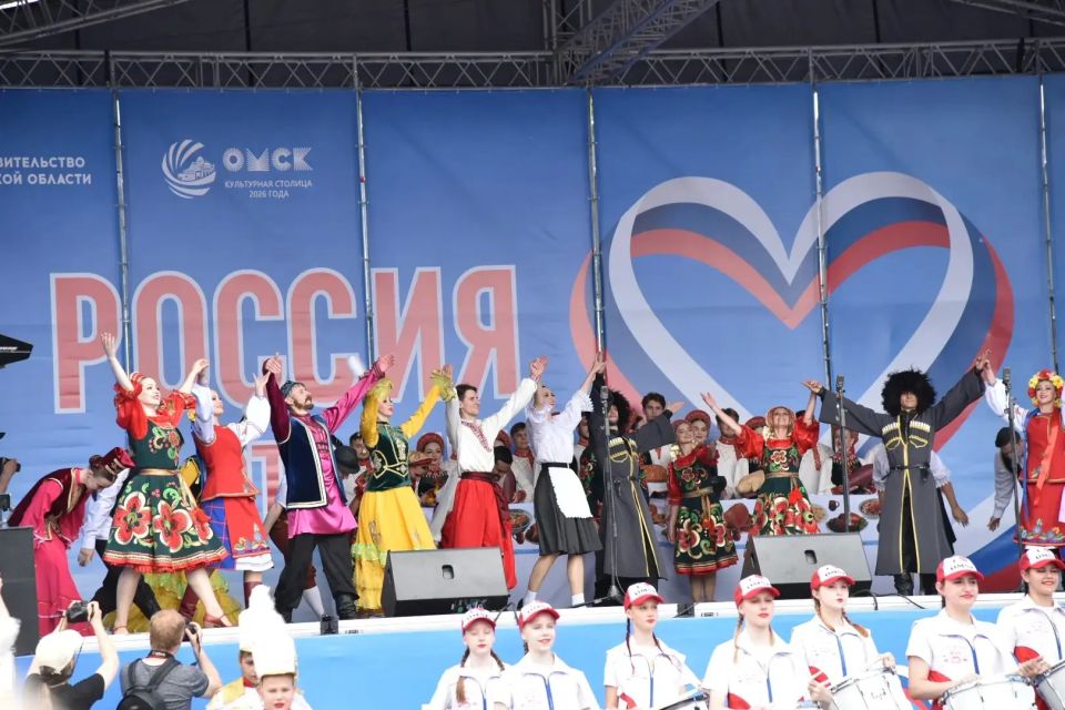 Какой колоритный, красивый и многонациональный Омск! А особенно Любинский проспект Какой колоритный, красивый и многонациональный Омск! А особенно Любинский проспект