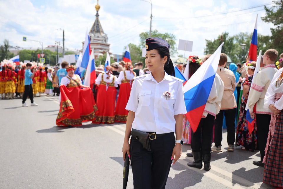 Сотрудники полиции поздравляют жителей Омской области с Днем России! Сотрудники полиции поздравляют жителей Омской области с Днем России!