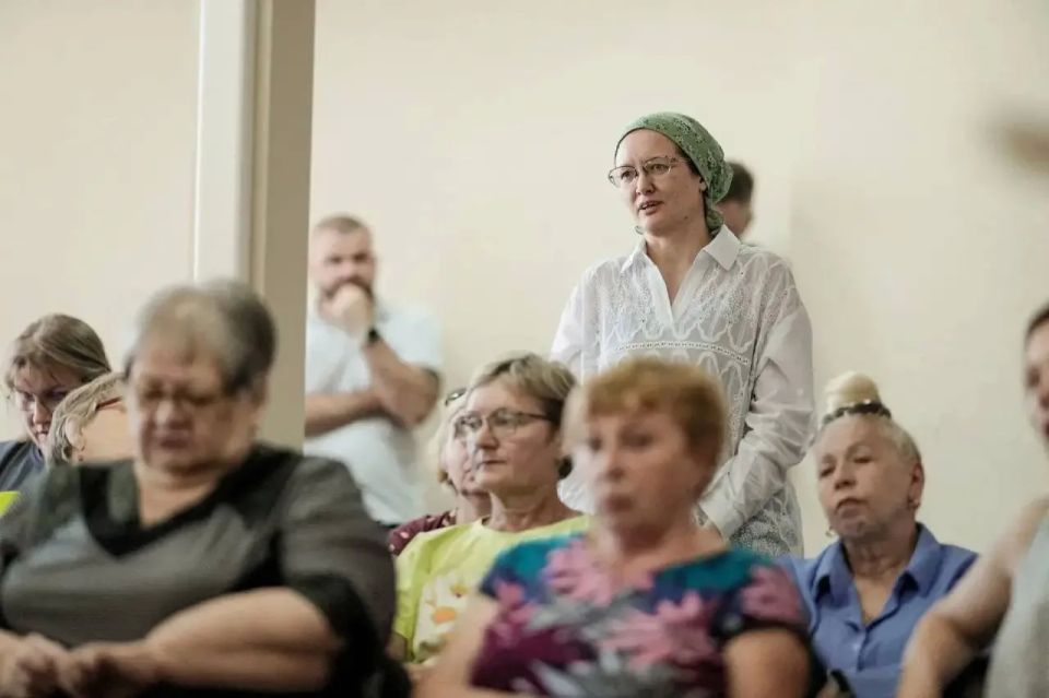 Дмитрий Перминов провёл встречу с активистами КТОСов в Октябрьском округе Омска Дмитрий Перминов провёл встречу с активистами КТОСов в Октябрьском округе Омска