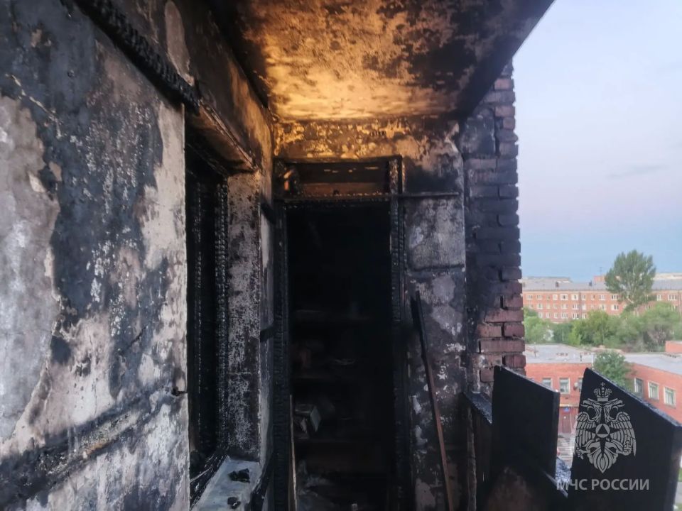 #пожарызасутки. 12 июня в 03:07 В девятиэтажное доме Октябрьского округа горели балконы на шестом и седьмом этажах #пожарызасутки. 12 июня в 03:07 В девятиэтажное доме Октябрьского округа горели балконы на шестом и седьмом этажах