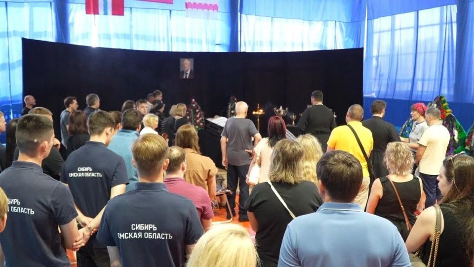 Сегодня спортивная общественность простилась с заслуженным работником физической культуры РФ, мастером спорта по хоккею, главным тренером команды «Сибирь» и сборной Омской области по флорболу Леонидом Антоновичем Щукиным Сегодня спортивная общественность простилась с заслуженным работником физической культуры РФ, мастером спорта по хоккею, главным тренером команды «Сибирь» и сборной Омской области по флорболу Леонидом Антоновичем Щукиным
