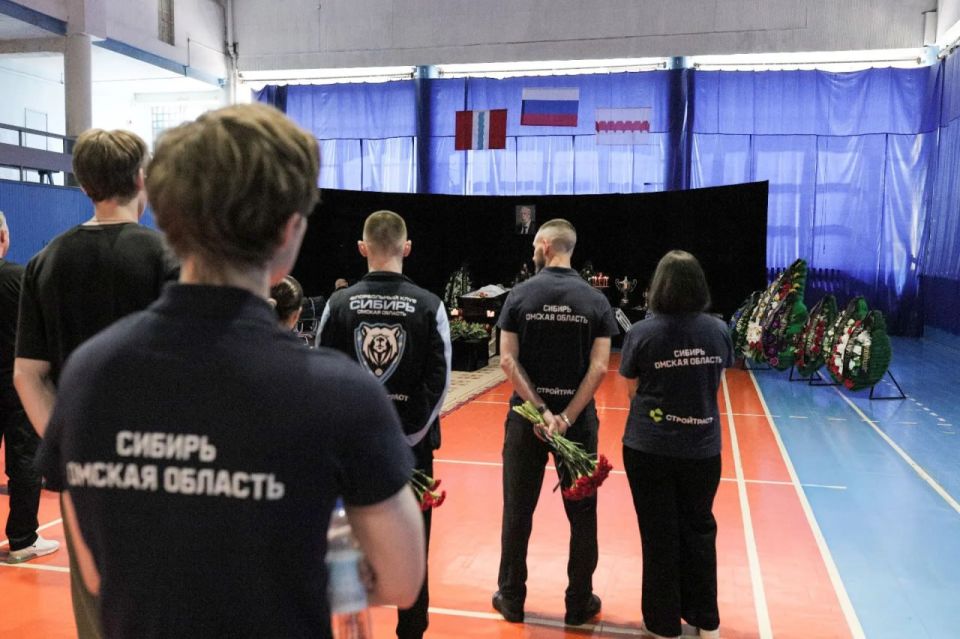 Сегодня спортивная общественность простилась с заслуженным работником физической культуры РФ, мастером спорта по хоккею, главным тренером команды «Сибирь» и сборной Омской области по флорболу Леонидом Антоновичем Щукиным Сегодня спортивная общественность простилась с заслуженным работником физической культуры РФ, мастером спорта по хоккею, главным тренером команды «Сибирь» и сборной Омской области по флорболу Леонидом Антоновичем Щукиным