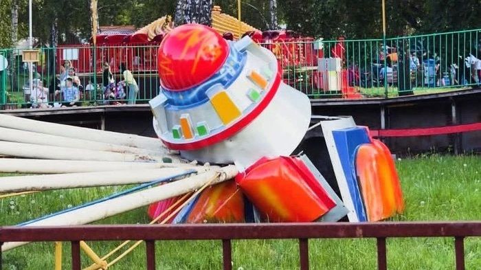 С ремонтом треснувшего аттракциона в омском парке возникли сложности