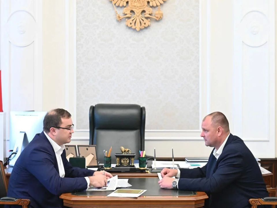 Виталий Хоценко обсудил с главами Оконешниковского и Горьковского районов благоустройство и подготовку к зиме Виталий Хоценко обсудил с главами Оконешниковского и Горьковского районов благоустройство и подготовку к зиме