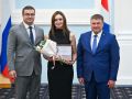 Виталий Хоценко наградил лучших врачей и медсестёр Омской области