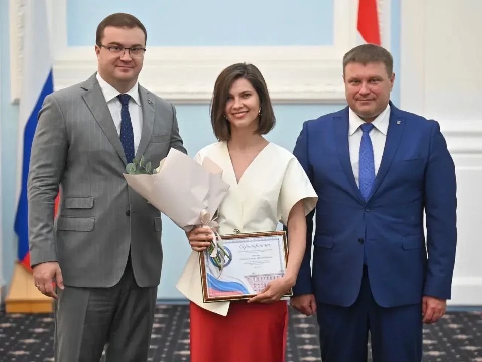 Виталий Хоценко наградил лучших медицинских работников Омской области Виталий Хоценко наградил лучших медицинских работников Омской области