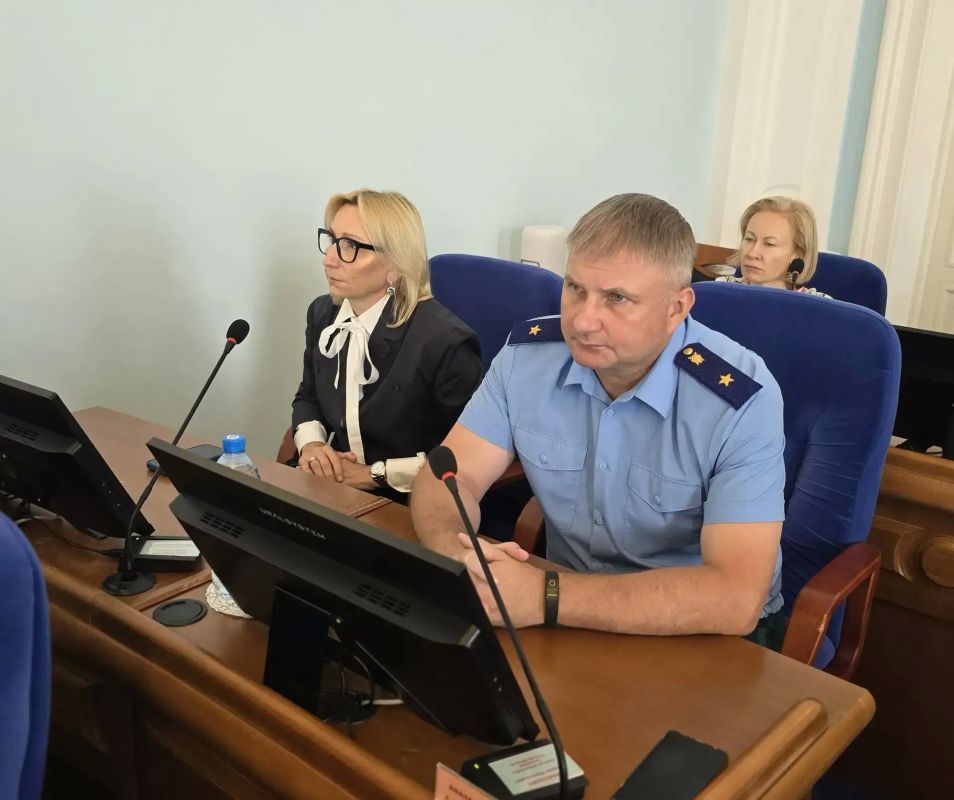 По инициативе прокуратуры Омской области принят в первом чтении законопроект о запрете продажи несовершеннолетним бензина и дизельного топлива