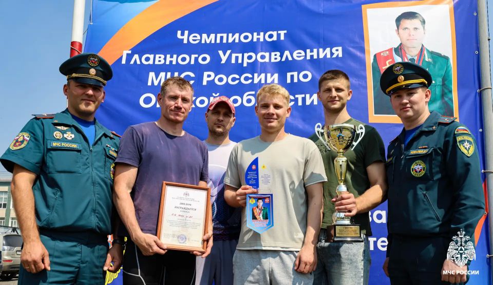 Турнир памяти. Сегодня на стадионе 2 пожарно-спасательной части омские огнеборцы приняли участие в «пожарной эстафете» – дисциплине, особенно любимой Дмитрием Стазаевым Турнир памяти. Сегодня на стадионе 2 пожарно-спасательной части омские огнеборцы приняли участие в «пожарной эстафете» – дисциплине, особенно любимой Дмитрием Стазаевым