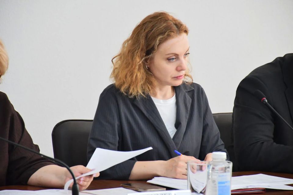 Провел внеочередное заседание комиссии по делам несовершеннолетних и защите их прав при Правительстве Омской области Провел внеочередное заседание комиссии по делам несовершеннолетних и защите их прав при Правительстве Омской области
