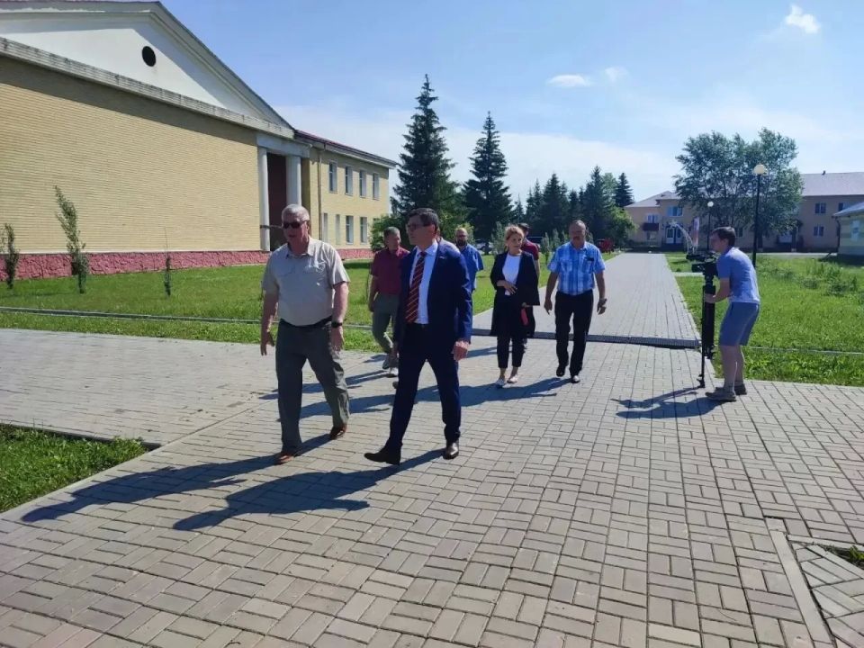 Депутат Госдумы от Омской области Игорь Антропенко посетил Тюкалинский район с рабочим визитом Депутат Госдумы от Омской области Игорь Антропенко посетил Тюкалинский район с рабочим визитом